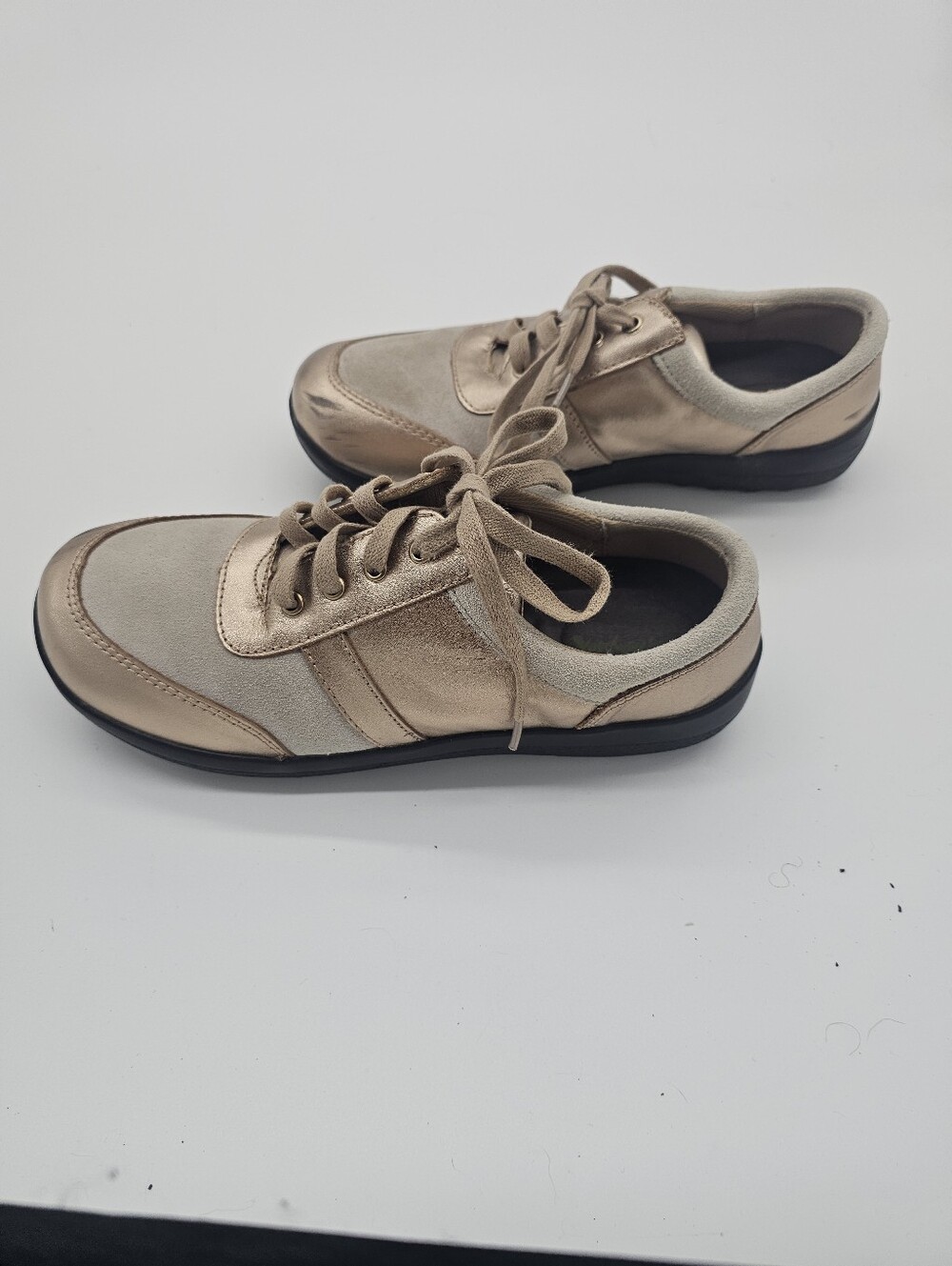 Norm Thompson Rose Gold Sneakers Sz 7